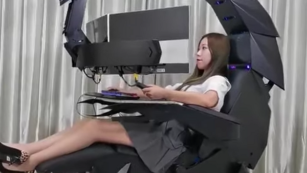 This $3,300 Scorpion Themed Chair Is the Ultimate Experience for Editing Photos