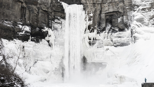 If You’re a Landscape Photographer, You Should Seriously Consider Shooting Cheaper, Vintage, Manual Film Lenses