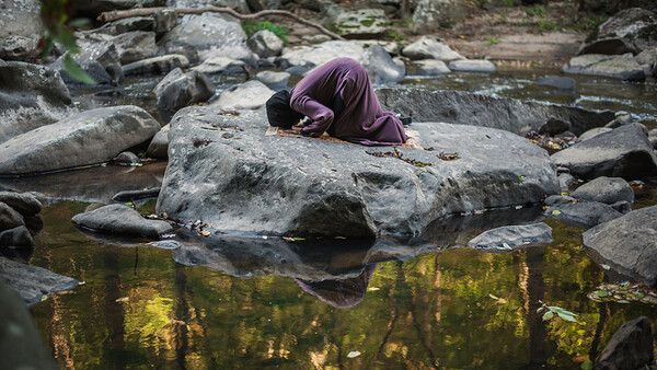 'Places You'll Pray' Captures Muslims Expressing Their Faith in Unexpected Places