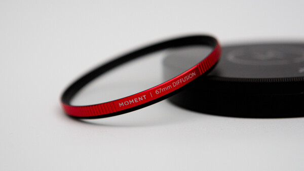 Fstoppers Reviews the Moment CineBloom Diffusion Filter