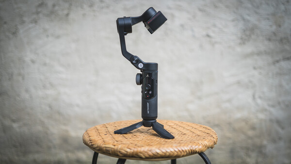 Affordable Smoothness: Fstoppers Reviews the AOCHUAN Smart XR Smartphone Gimbal