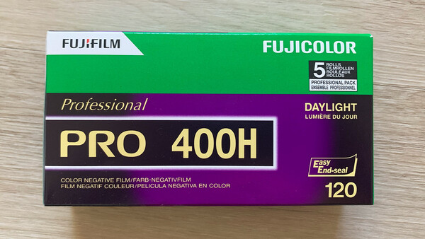Fujifilm Fujicolor PRO 400H professional color negative film box for 120 format.