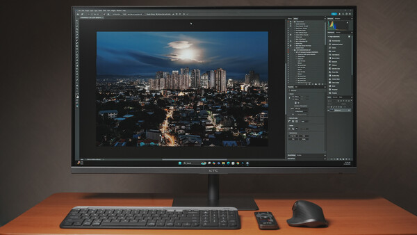 Screenshot of photo editing software displaying a nighttime cityscape with illuminated buildings and moonlit sky.