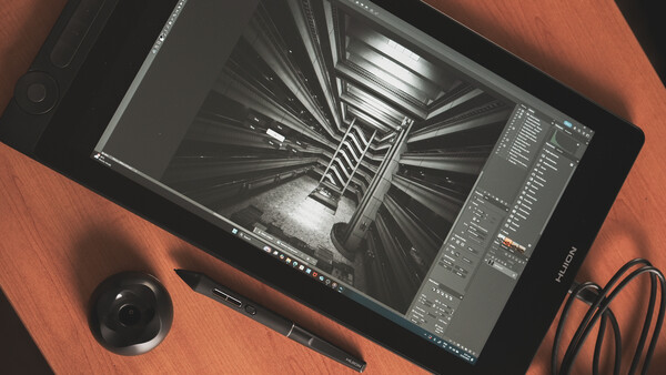 Screenshot of 3D rendering software displaying a geometric spiral staircase visualization on a tablet.