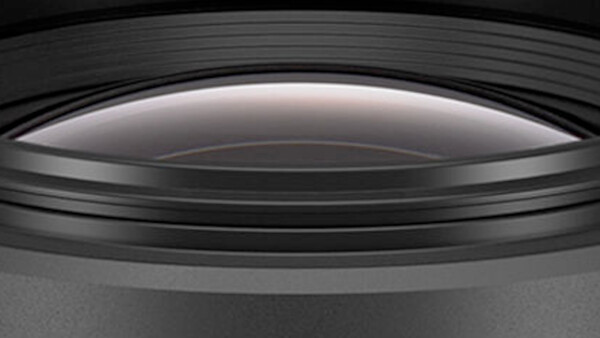 Cross-section view of a camera lens showing internal glass elements and optical construction.