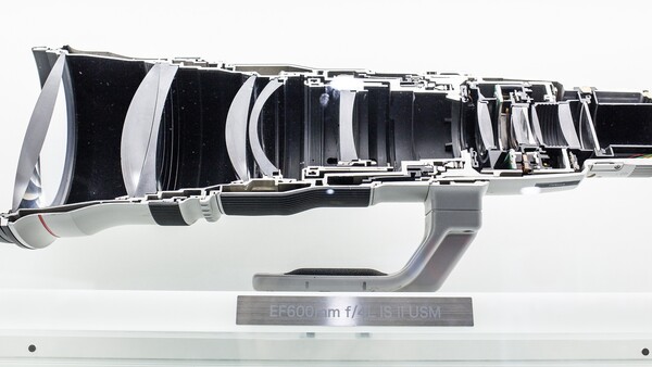 Cutaway diagram of a telephoto lens showing internal optical elements and mechanical components