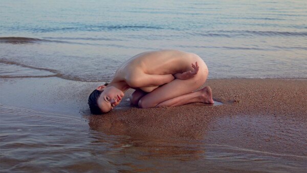 [BTS Video] Behind The Scenes Of The 2012 Pirelli Nude Calendar NSFW