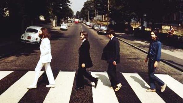 [Picture] Making History: The Shot Before The Beatles “Abbey Road” Iconic Cover