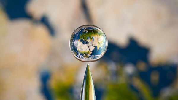 [Pics] Planets Caught Inside Of Water Drops