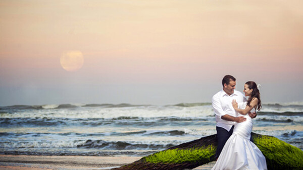 Trash the Dress Pictures with the Super Moon