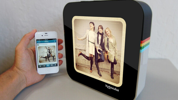 Instacube: The Beautiful Pictureframe That Streams Your Instagram Photos