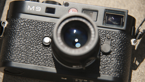 Reviewing the 'Ultimate' Mirrorless Camera: The Leica M9
