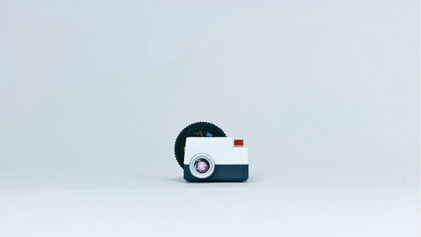 Projecteo: The Tiny Instagram Projector