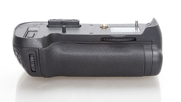 Affordable Nikon D800 Grip Option Now Going Pro Route with Magnesium