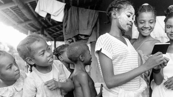 Prints for Prints Raises Money for Families to Have Photos