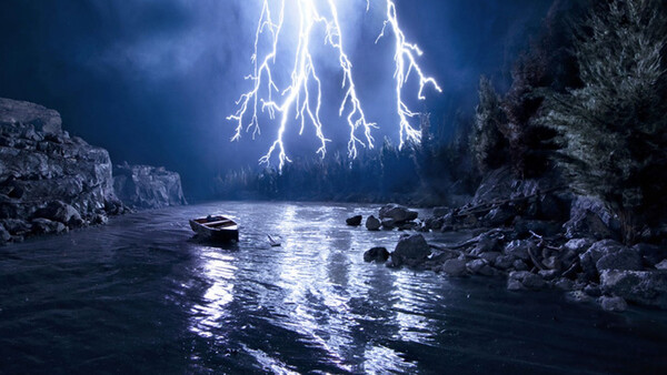 This Beautiful Lightning Storm is Really a Miniature Fake