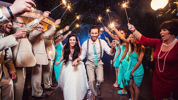 How To Make Fantastic Wedding Photos Even When It's Raining