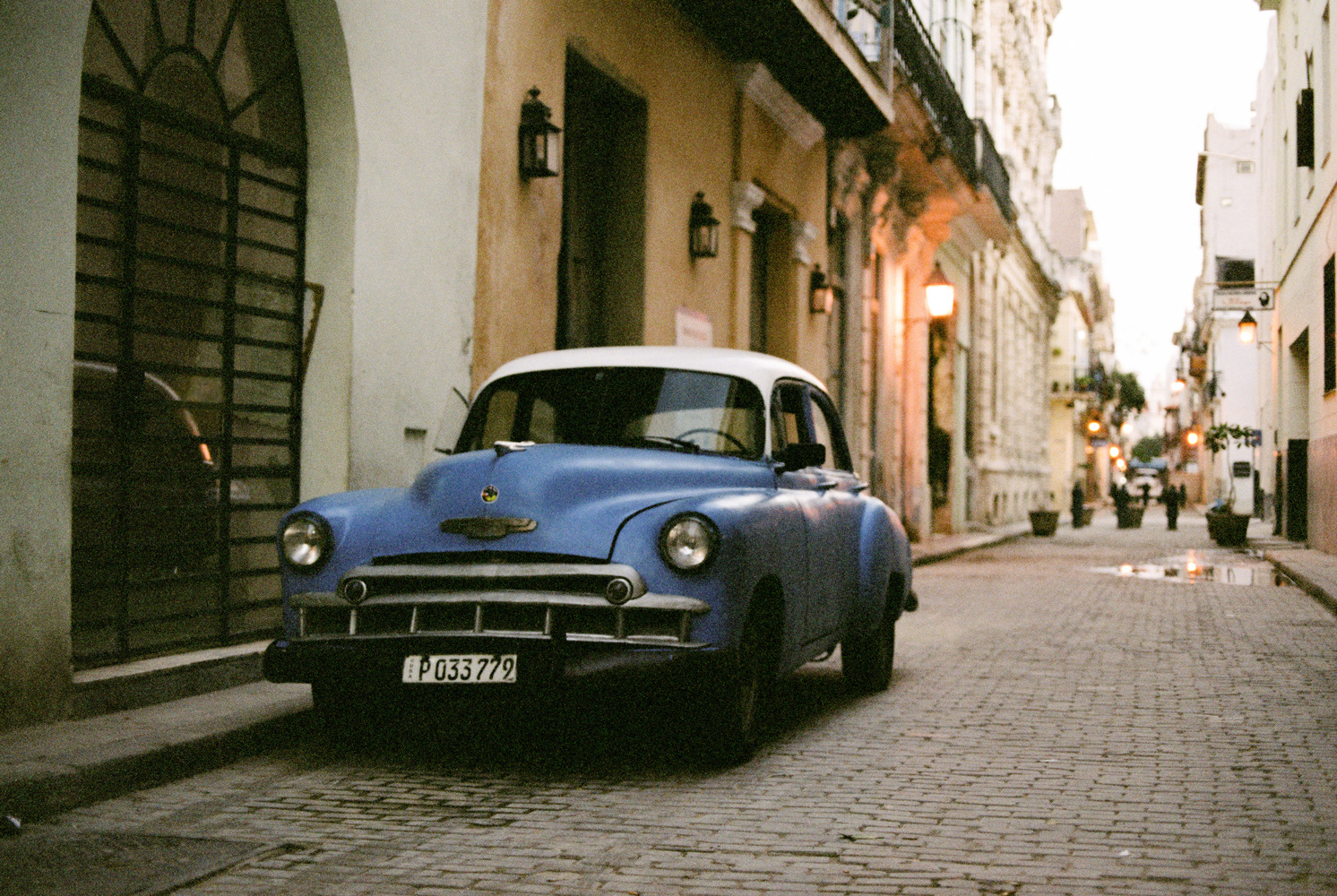 Walking the Streets of Havana, Cuba With the 35mm Film Canon AE1
