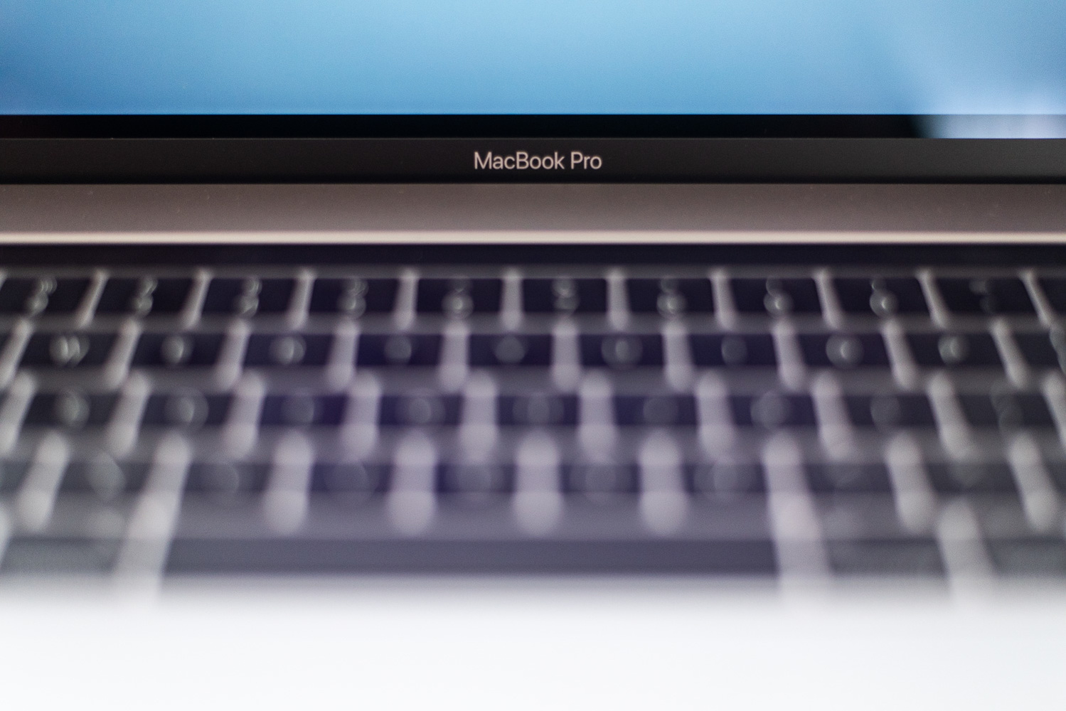 All four Thunderbolt 3 ports in the 2018 13-inch MacBook Pro with Touch Bar  work at full speed -  News