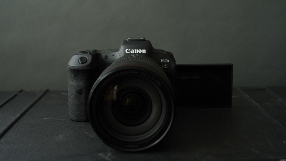 Fstoppers Reviews the Canon EOS R5 From a Photographer's