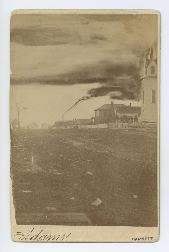 Оригинальная фотография смерча 1884 года автора А. А. Адамса