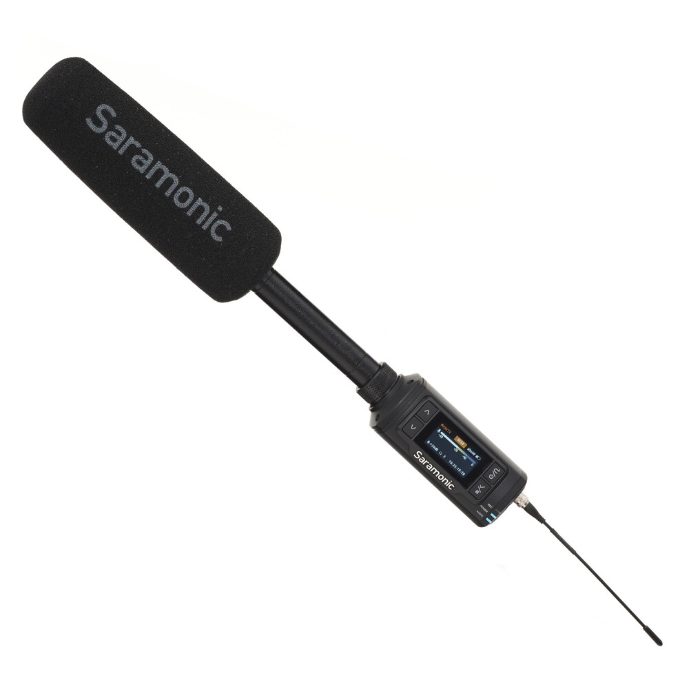 Передатчик Saramonic K9 XTX подключен к XLR-микрофону