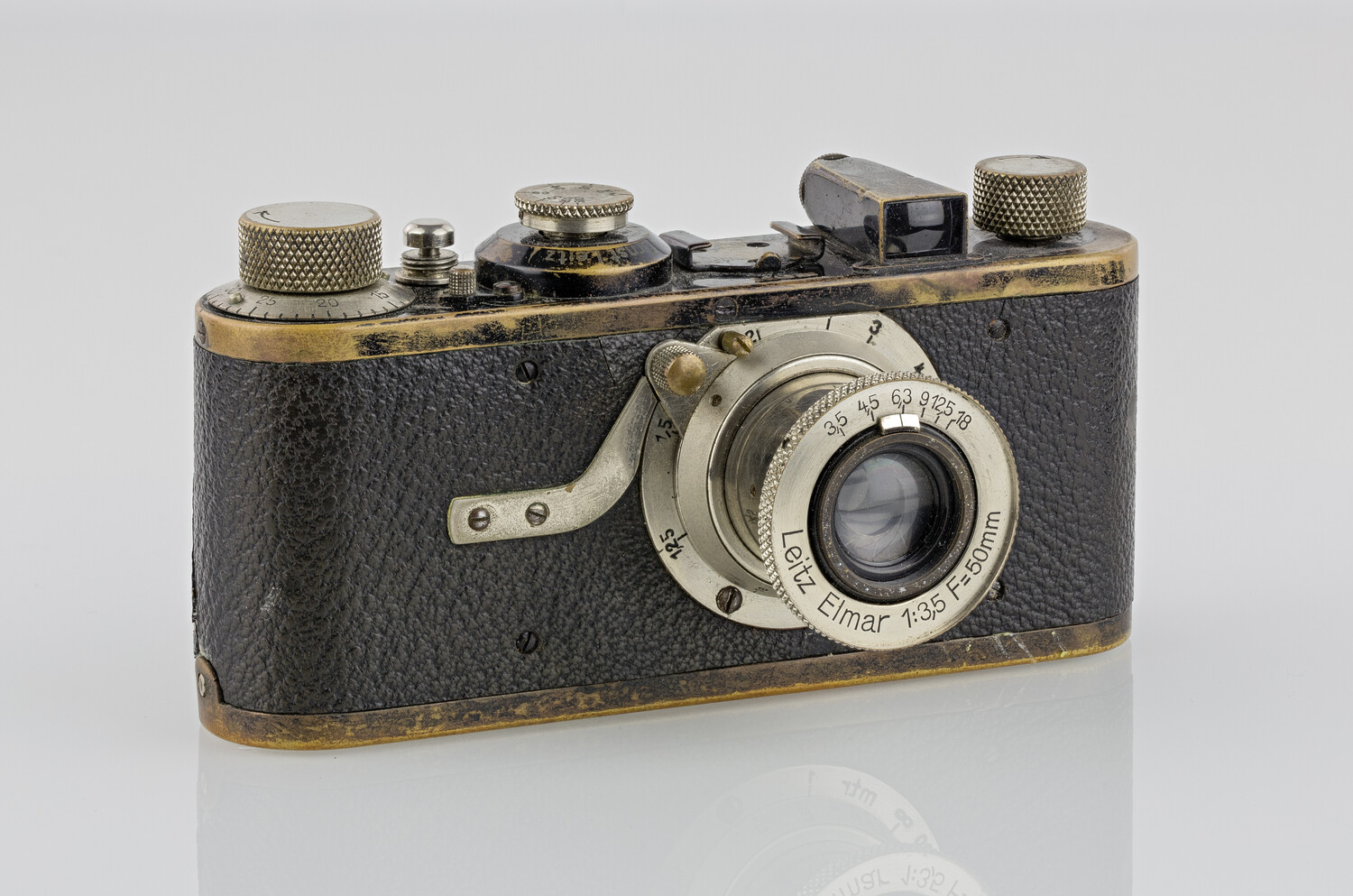 Винтажная камера Leica I Model A выпуска 1927 года