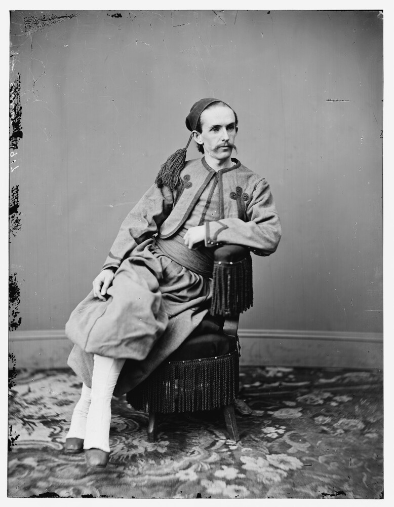 История первого розыска с фото 1865 года и спор о лицах История первого розыска с фото 1865 года и спор о лицах: Surratt in Papal Zouave uniform, from a wet collodion glass negative in the Brady-Handy collection. The Library of Congr