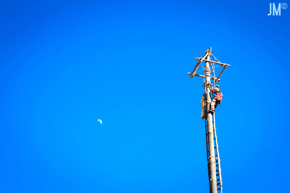 View El palo volador and the moon by Julio Cesar