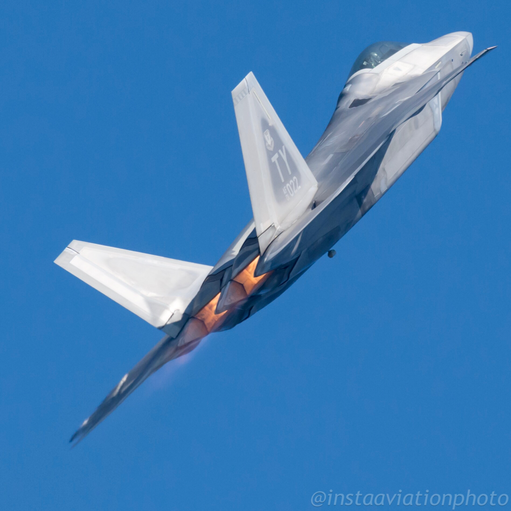 View F-22 in vertical climb by James Hewitt
