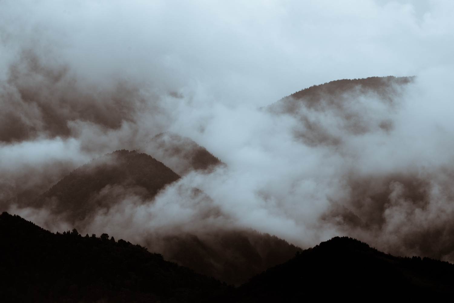 View Rising clouds by Thomas Vervest