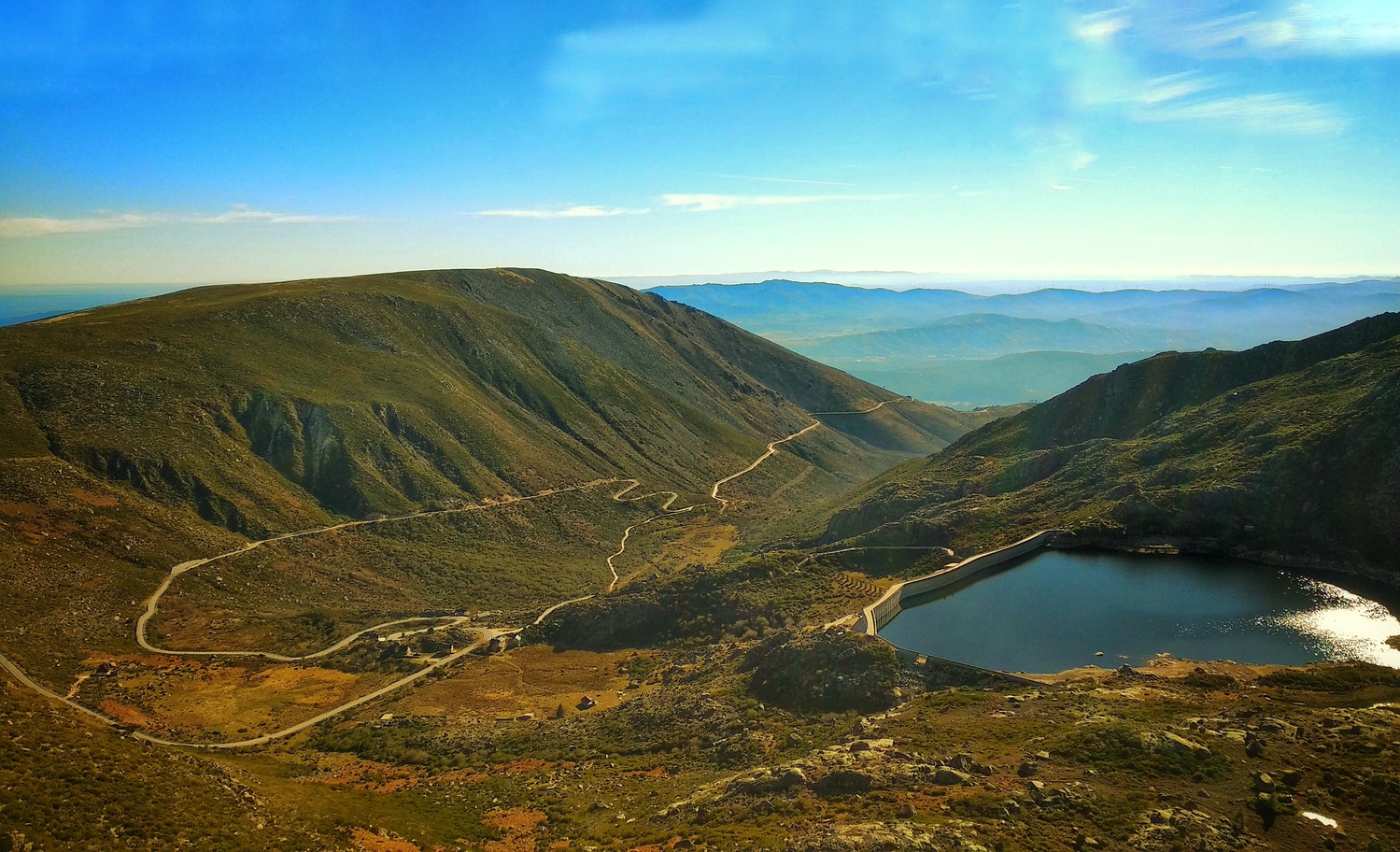 View On top of a mountain by Paulo Desa