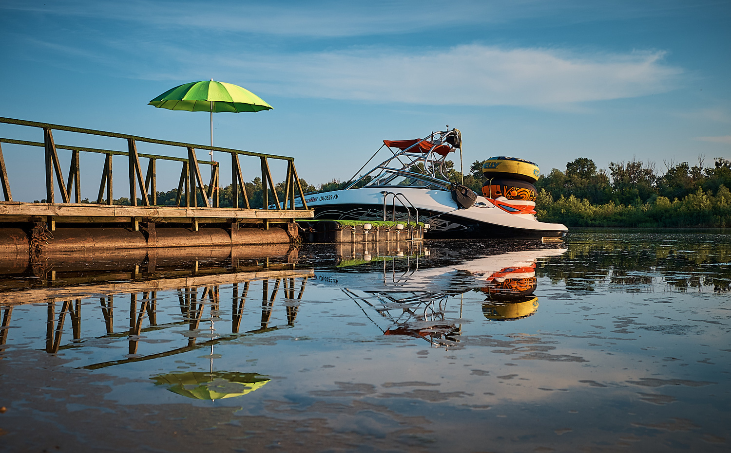 View Boat at the pier by Bogdan Pigulyak