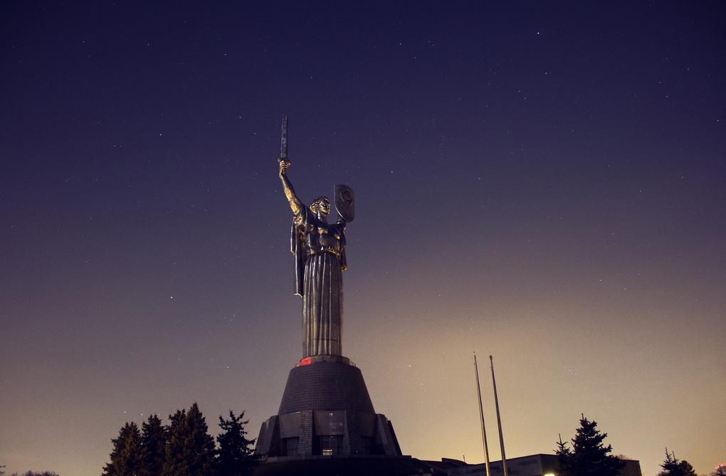View Statue "Motherland" by Dan Kolomiets
