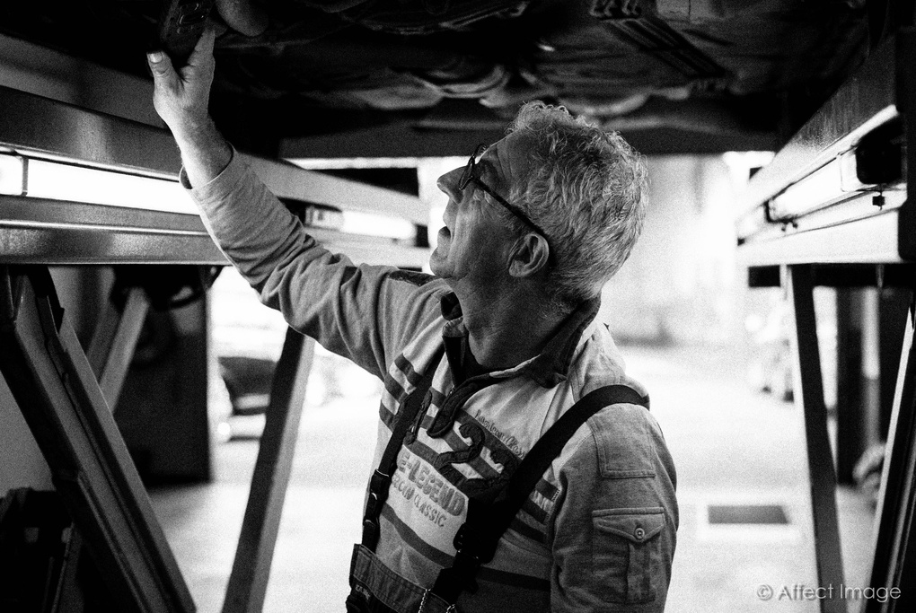 View The mechanic by Matthieu Hilckmann