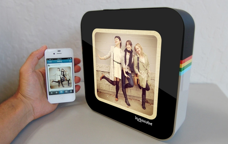 Instacube: The Beautiful Pictureframe That Streams Your Instagram Photos