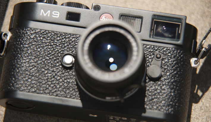 Reviewing the 'Ultimate' Mirrorless Camera: The Leica M9