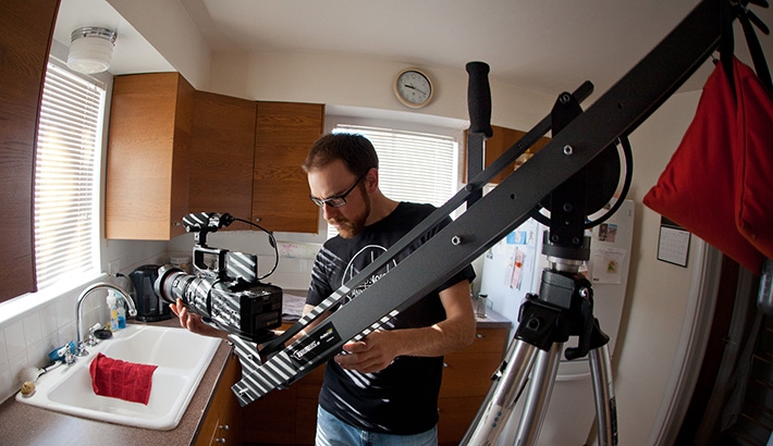 Fstoppers Review Of The Taurus Jr. Heavy Duty Jib, A ProAm Crane That's Great For Interiors