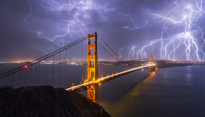 An Electrifying Photo of the Golden Gate Bridge and the Story Behind It