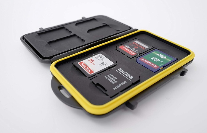 Photographer Goes Hiking, Loses SD Cards Containing Wedding Photos, Launches Appeal to Find Them by Jack Alexander Photographer Goes Hiking, Loses SD Cards Containing Wedding Photos, Launches Appeal to Find Them