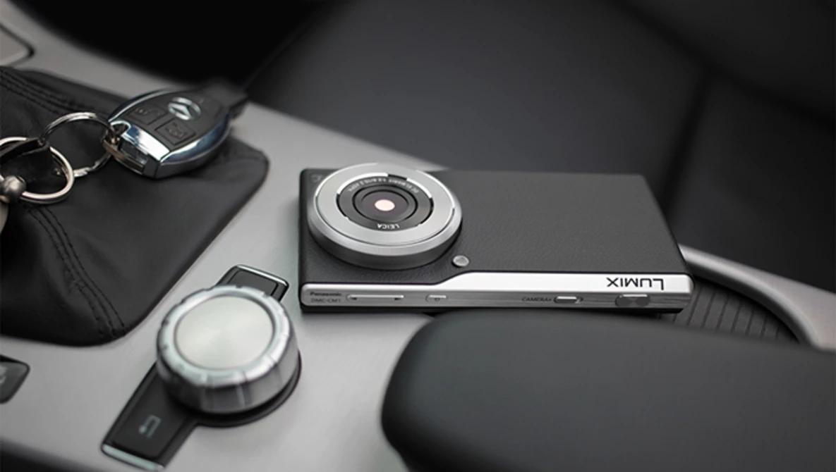 デジタルカメラ LUMIX Phone 約1320万画素カメラ搭載の「LUMIX Phone 001P」、2月4日に発売