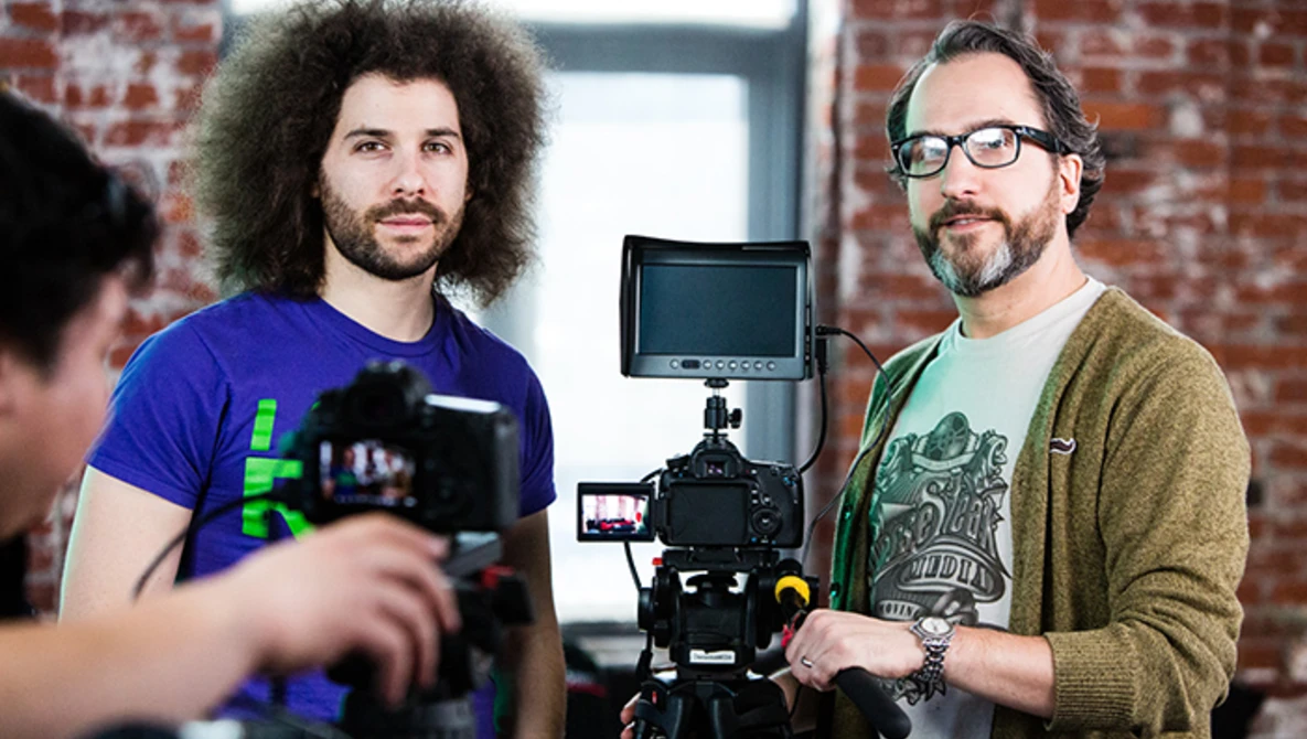 Watch FroKnowsPhoto Guide To DSLR Video (Free Preview) on YouTube.