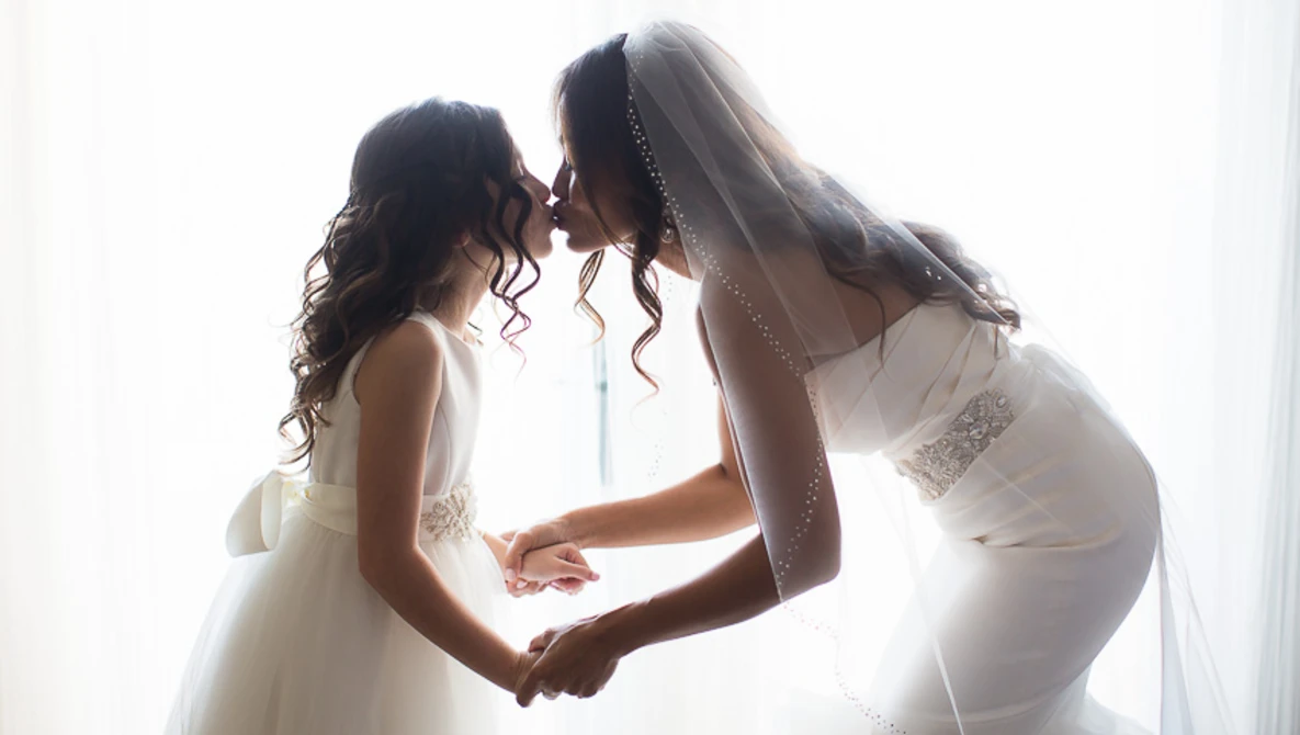Watch 5 Tips for Perfect Journalistic Wedding Photos on YouTube.