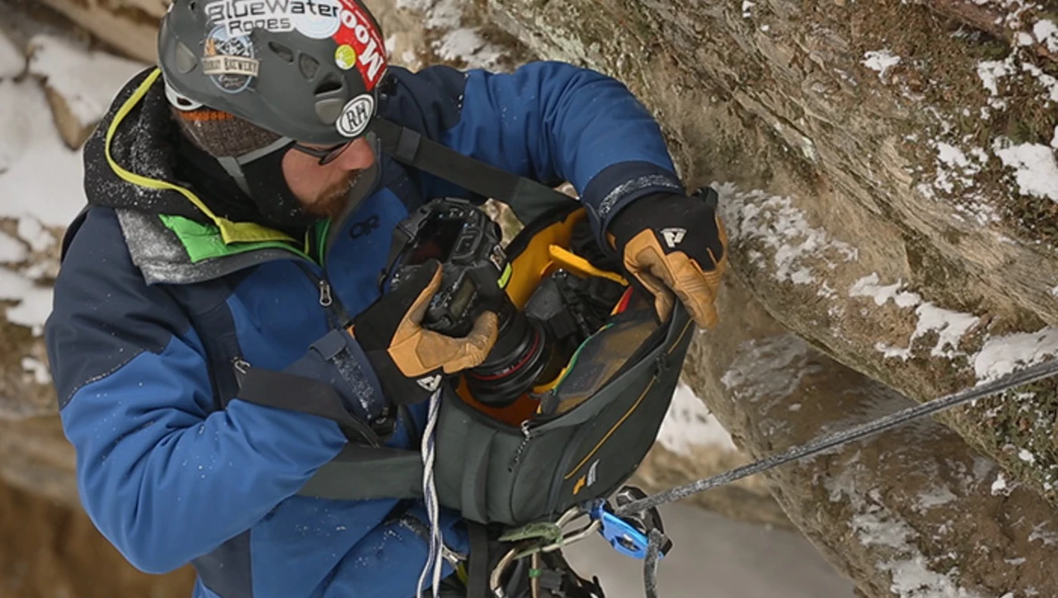Watch Gear Review: The Mountainsmith "Descent" Shoulder Camera Bag on Vimeo.