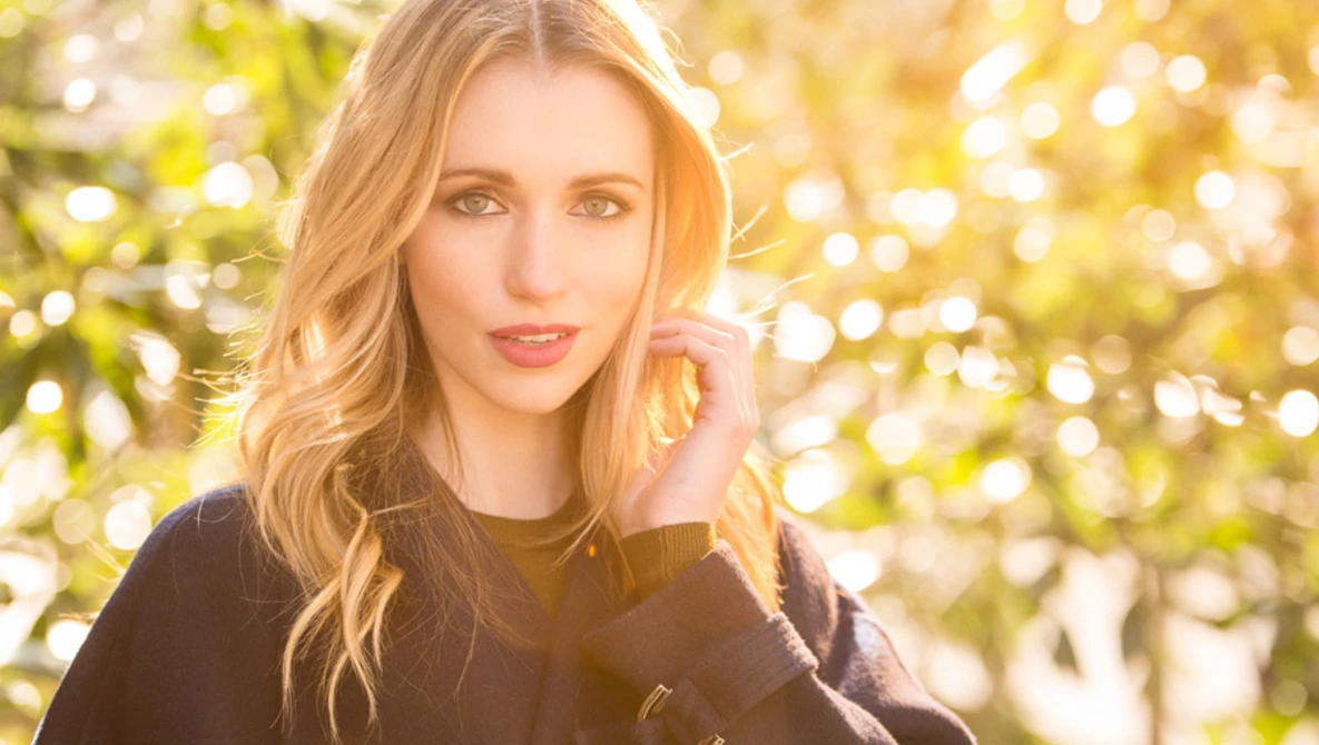 Watch 1 Speedlight Artificial Sun and Warmth Portrait with Erik Valind and Rogue Flash Gels on YouTube.