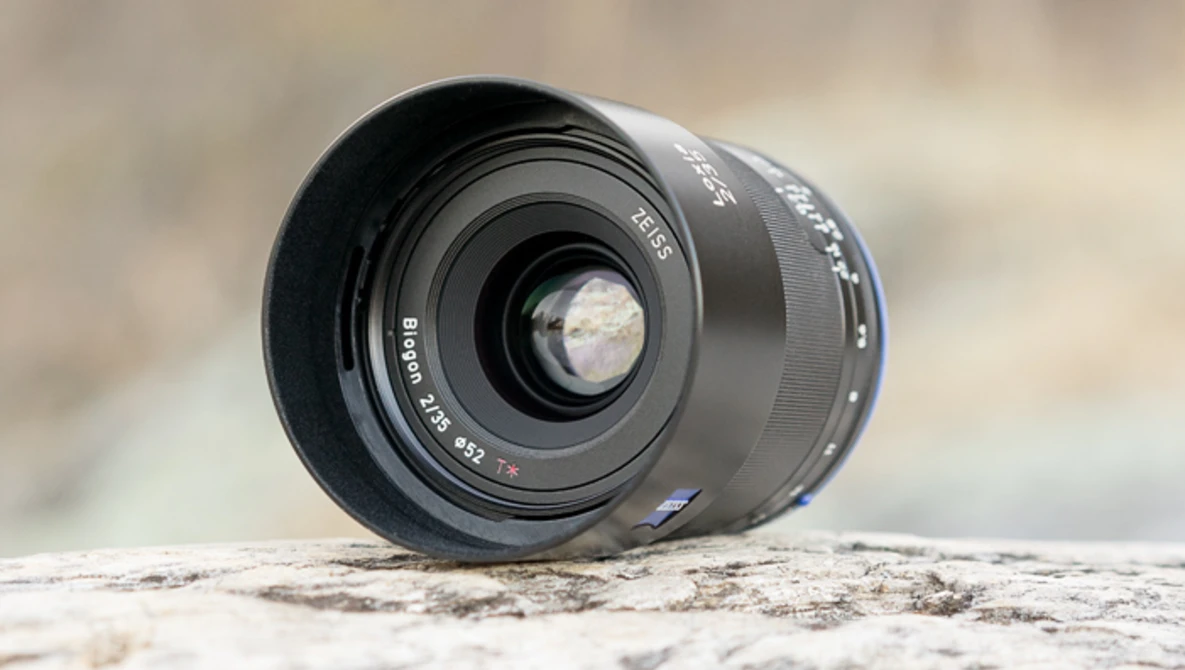 Fstoppers Reviews the Beautifully Crafted Zeiss Loxia 35mm f/2
