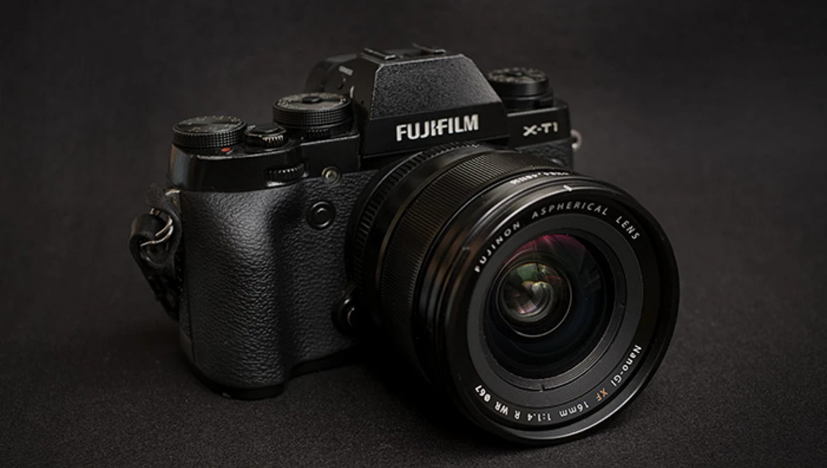 【美品】Fujifilm XF 16mm F1.4 R WR 500px-Fujinon_XF_16mm_F1.