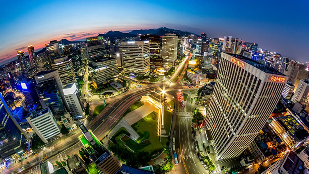 Watch Seoulites - Seoul, Korea Timelapse 타임랩스 on YouTube.