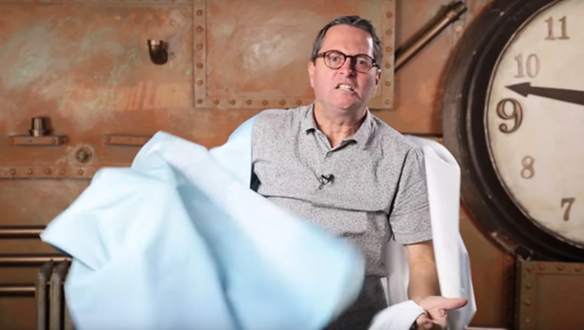 Watch TSL 3 Ways to Hang a Backdrop DIY Tutorial on YouTube.