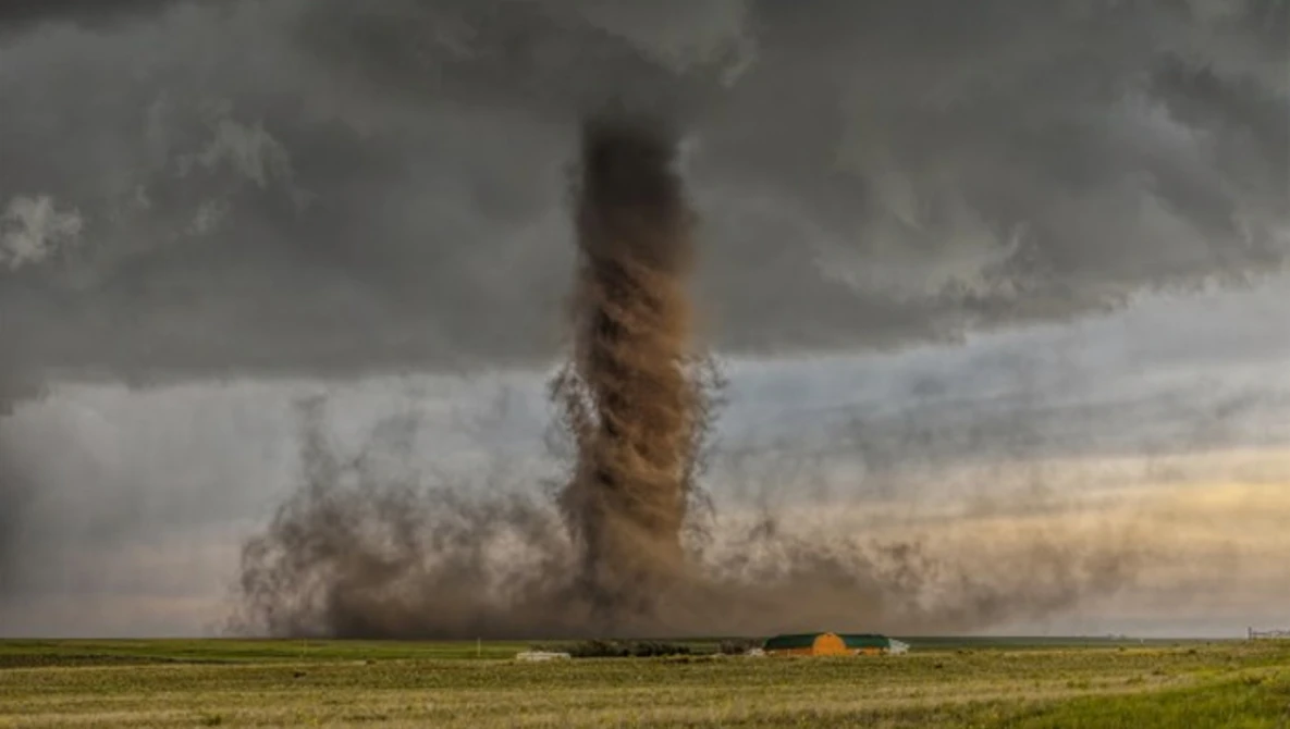 Watch Choosing the Winners of the 2015 National Geographic Photo Contest | National Geographic on YouTube.